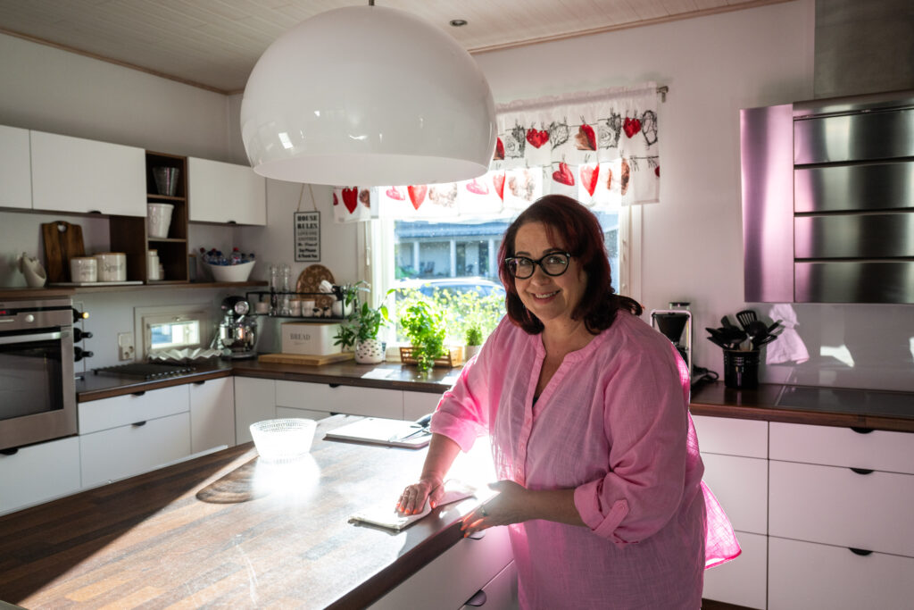 Elega uudisti Satun kotona samalla kertaa keittiön, kodinhoitotilan ja kaksi vessaa 